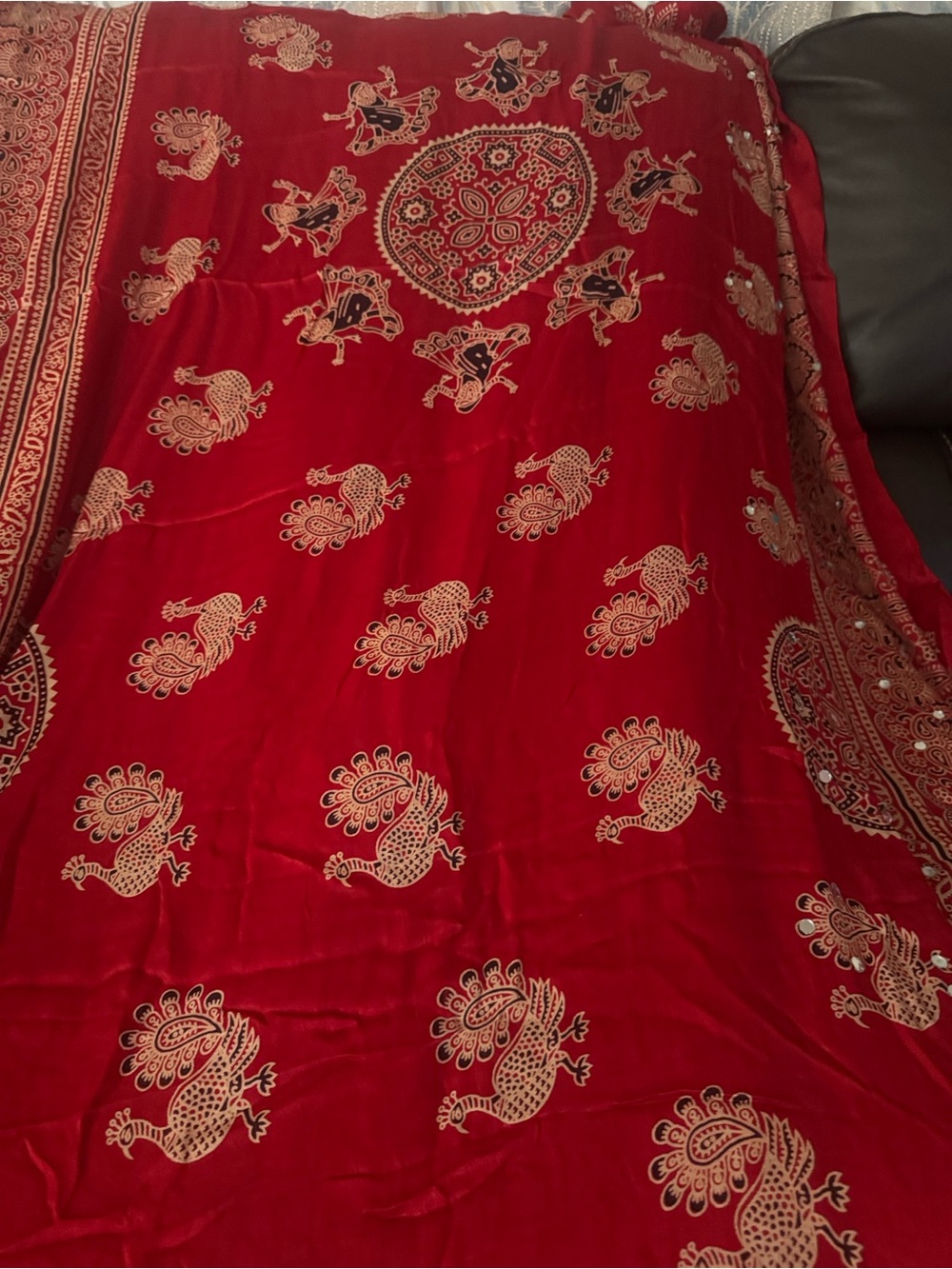 Red Printed Women’s Scarf / sari 
Indian Pakistani - Picture 3 of 6